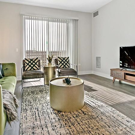 Bright & Comfortable Oakbrook 2Br Apt Free Parking - Ob 1 Appartement Oakbrook Terrace Buitenkant foto