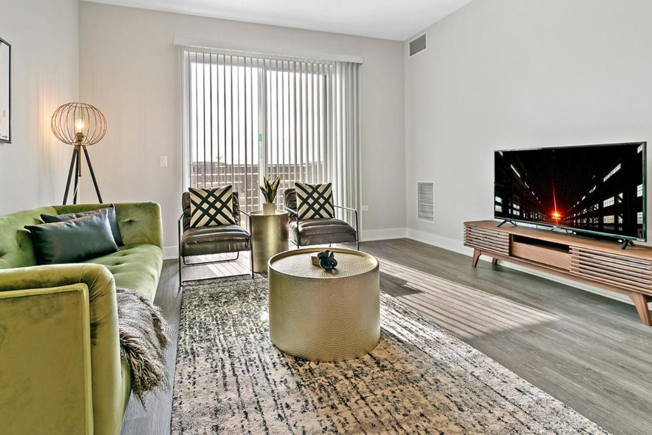 Bright & Comfortable Oakbrook 2Br Apt Free Parking - Ob 1 Appartement Oakbrook Terrace Buitenkant foto