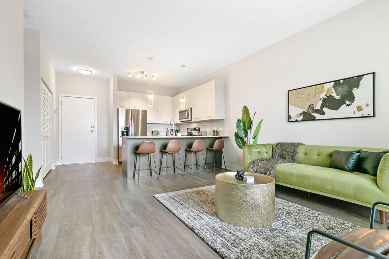 Bright & Comfortable Oakbrook 2Br Apt Free Parking - Ob 1 Appartement Oakbrook Terrace Buitenkant foto