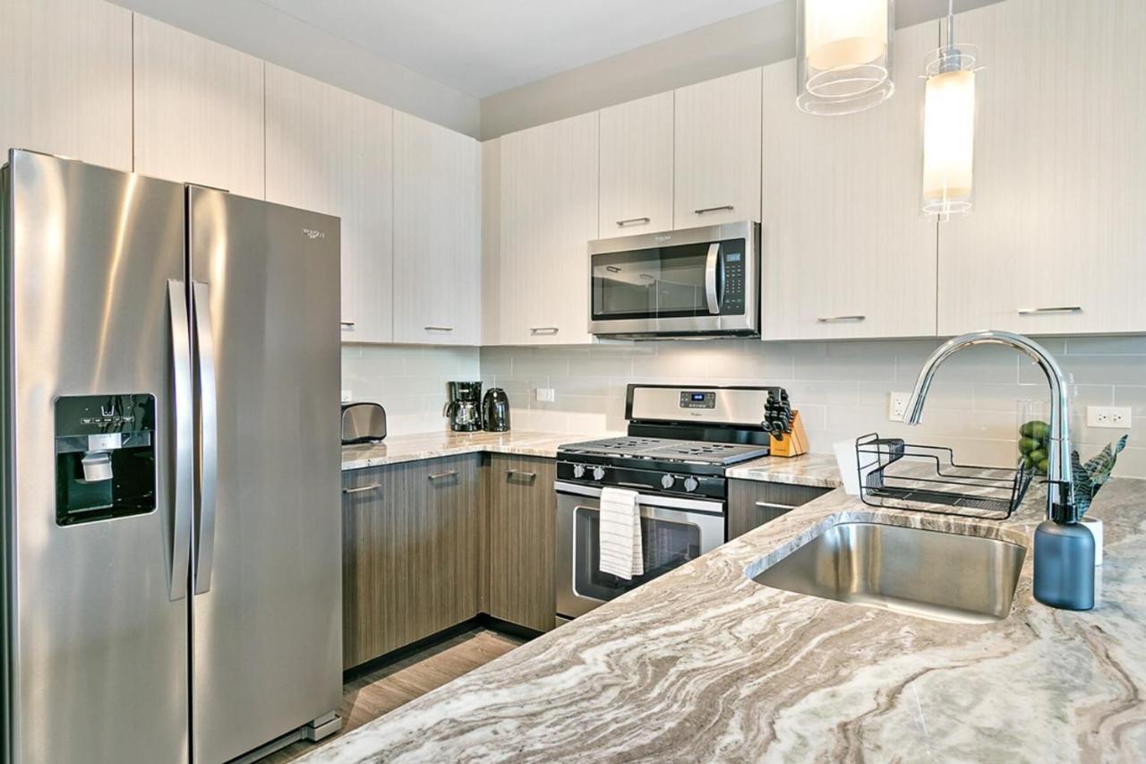 Bright & Comfortable Oakbrook 2Br Apt Free Parking - Ob 1 Appartement Oakbrook Terrace Buitenkant foto