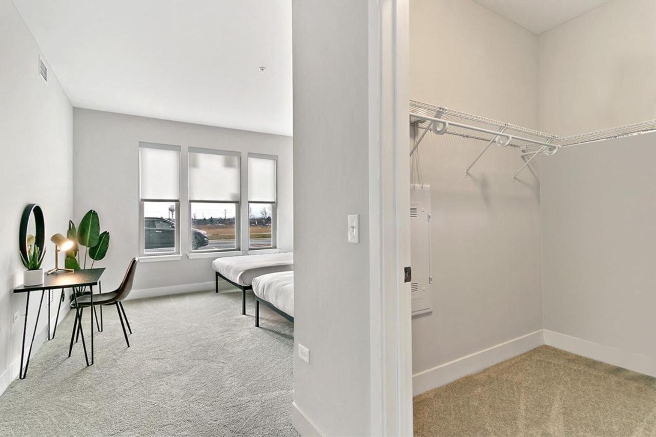 Bright & Comfortable Oakbrook 2Br Apt Free Parking - Ob 1 Appartement Oakbrook Terrace Buitenkant foto