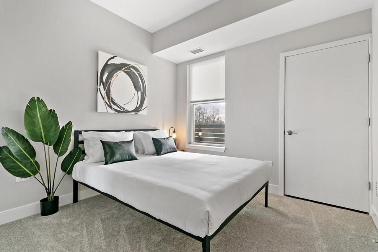 Bright & Comfortable Oakbrook 2Br Apt Free Parking - Ob 1 Appartement Oakbrook Terrace Buitenkant foto